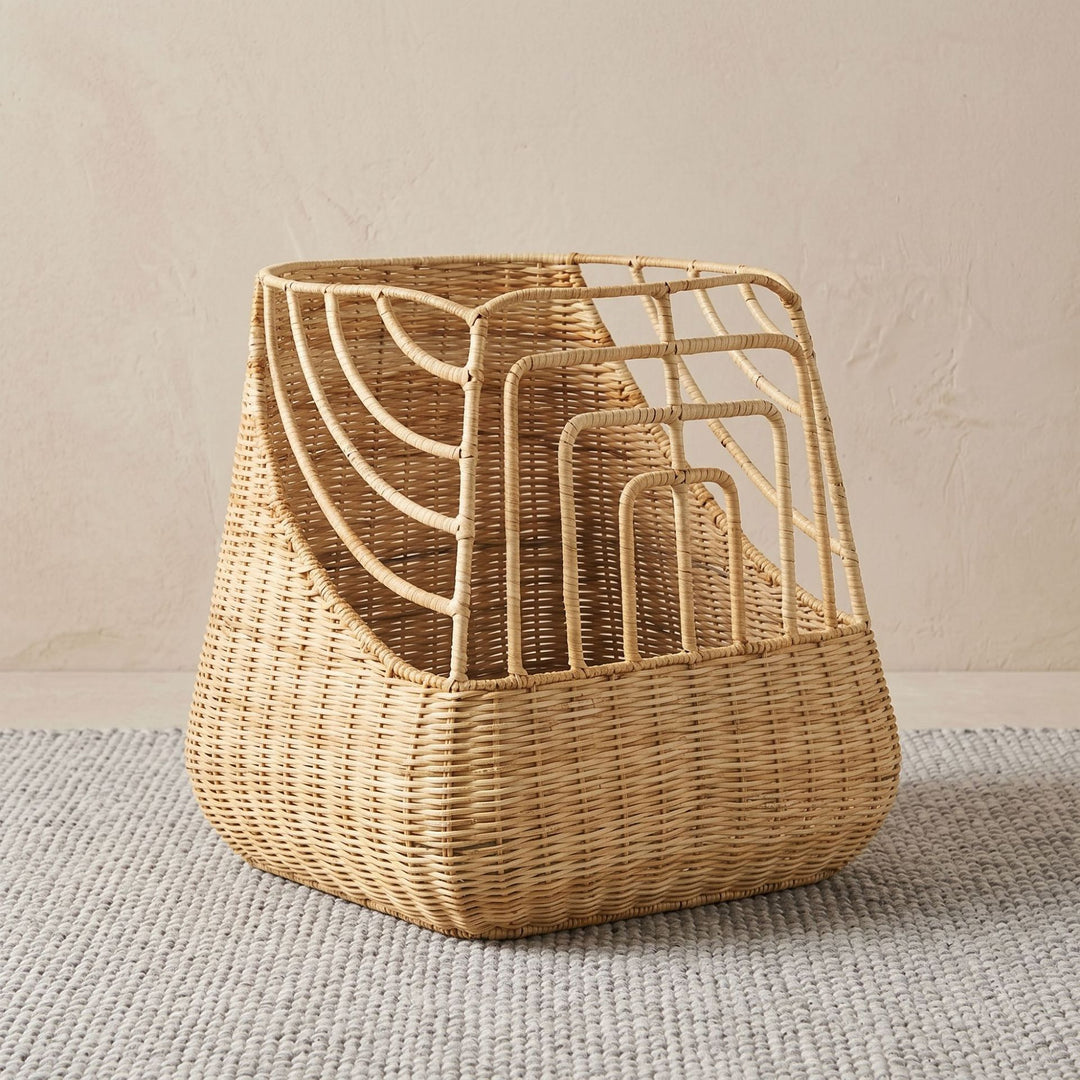 Handcrafted storage basket with curved design Kalsten