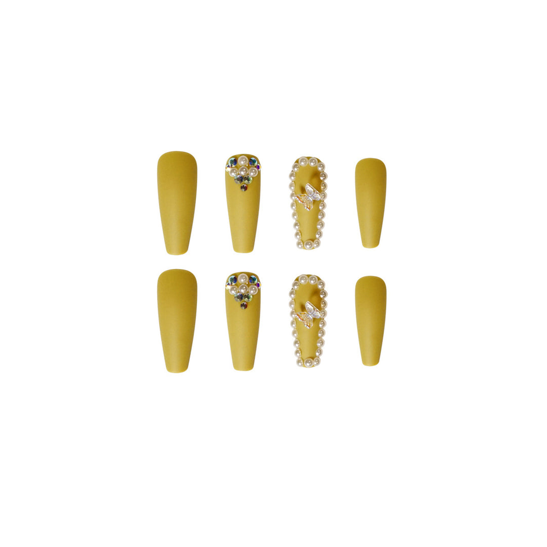 Artful stiletto nails with luxurious glitter accents Kalsten
