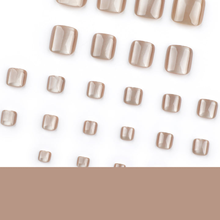 Artful toenail design with glossy accents Kalsten