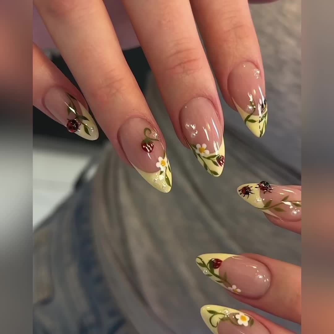 Premium Floral Design Press-On Nails Kalsten
