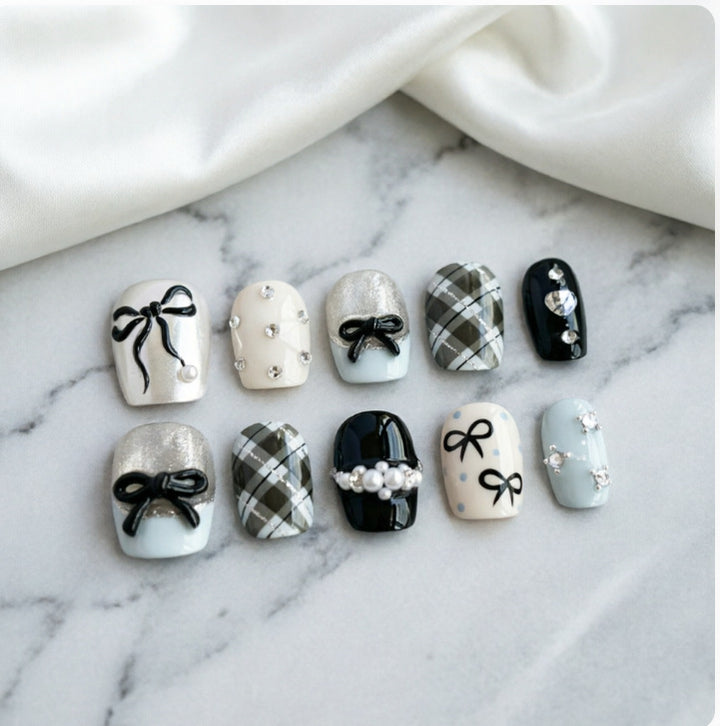 Artificial nails with elegant bows and rhinestones Kalsten