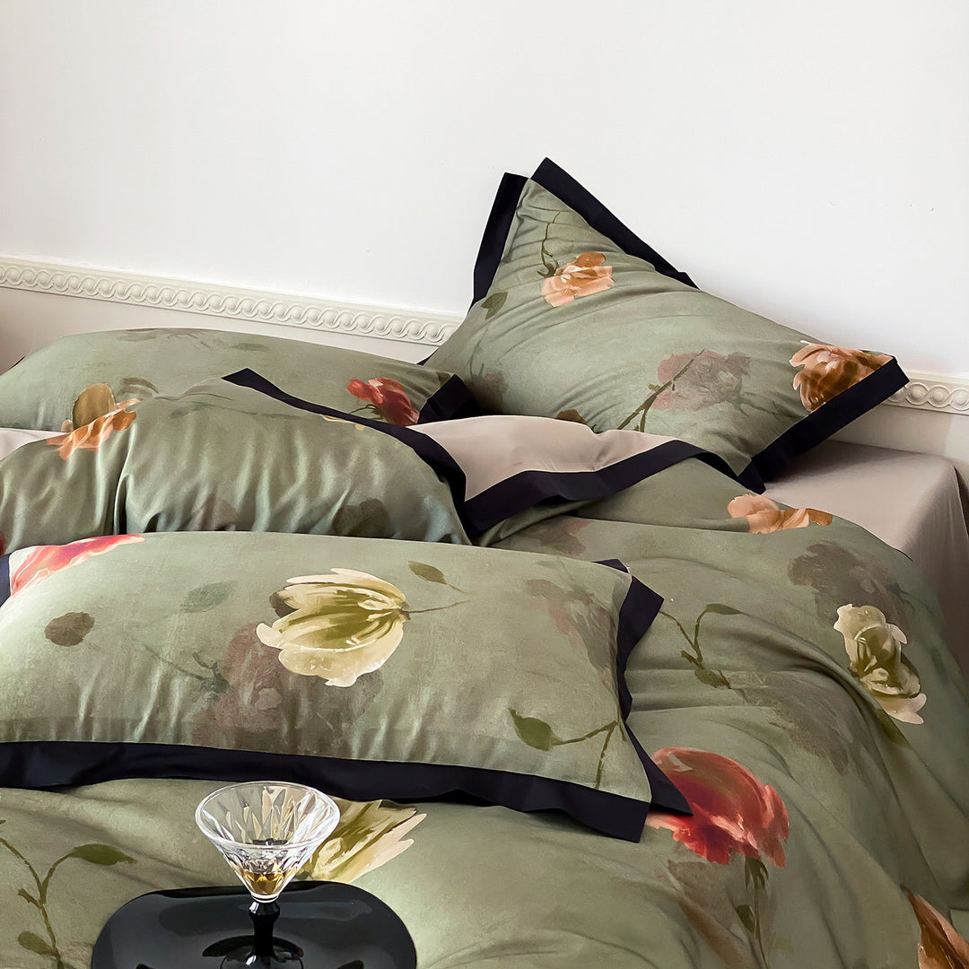 Satin bed linen set with large area watercolor flower print and fine edge piping