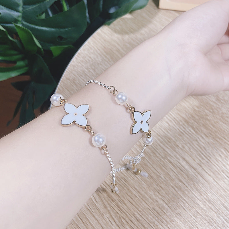Elegant and Filigree Jewelry Band Kalsten