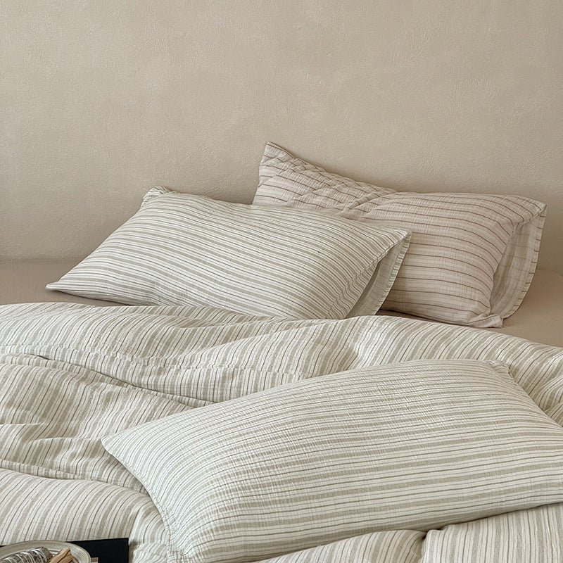 Linen-look bedding set with fine stripes