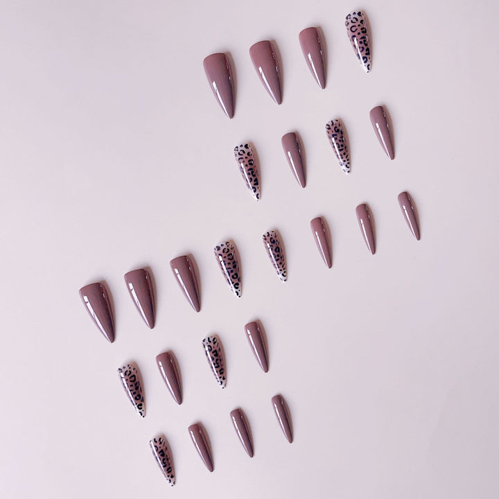 Nail set with elegant leopard pattern and modern stiletto design Kalsten