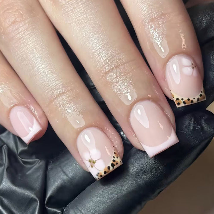 Artificial nail set with elegant French tip and floral accent Kalsten