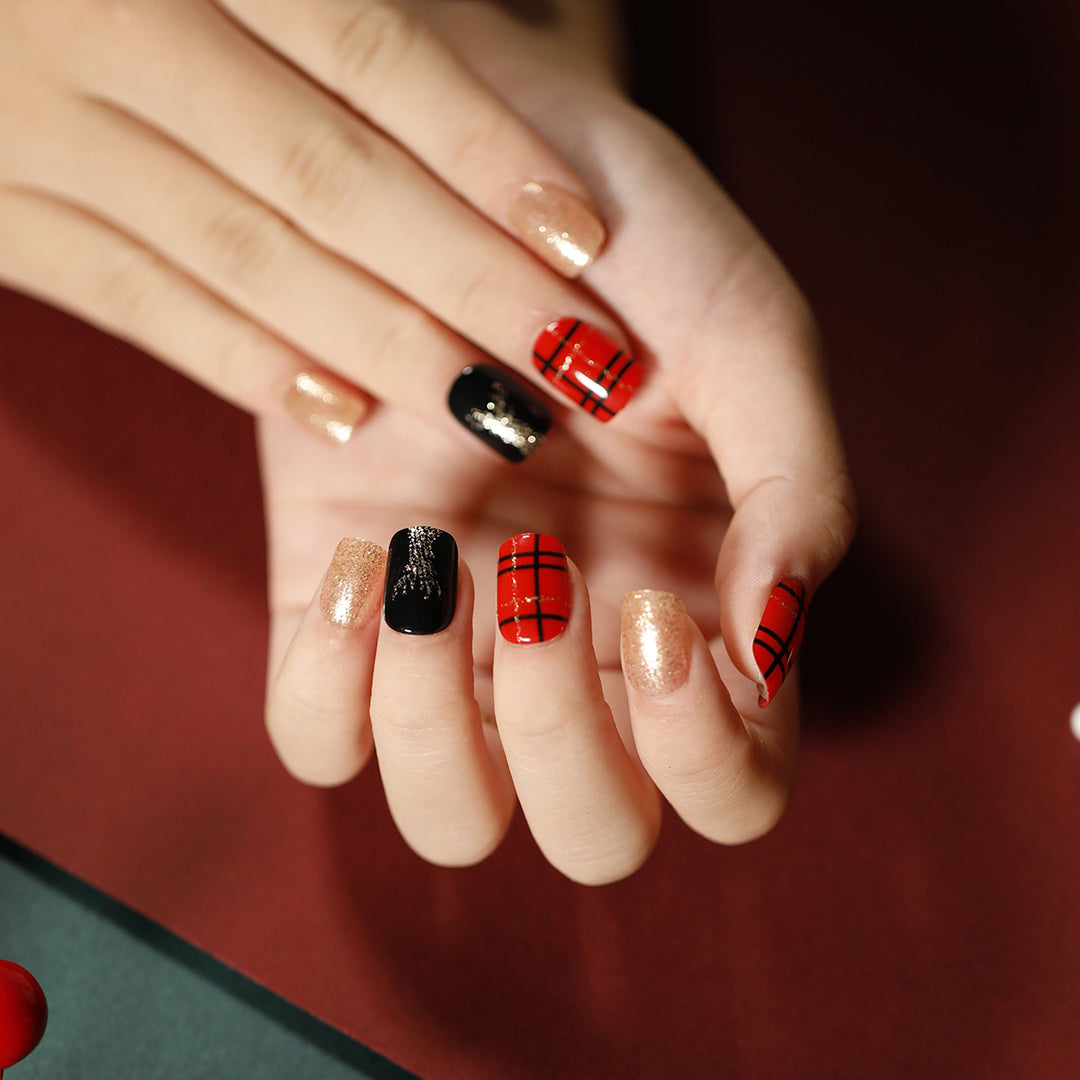 Elegant artificial nails with golden accents and floral design Kalsten