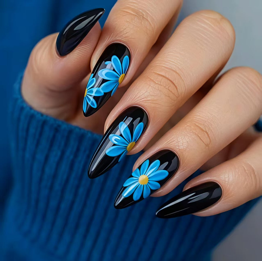 Artificial nails with floral accents Kalsten