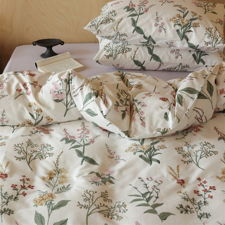 Cotton satin bedding set with fine check pattern and floral motifs