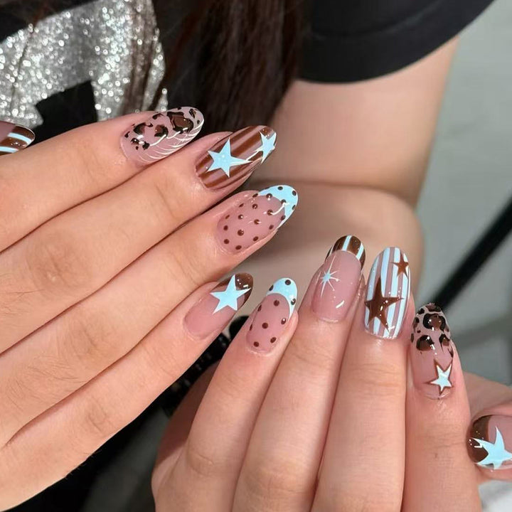 Glamorous nail decorations Kalsten