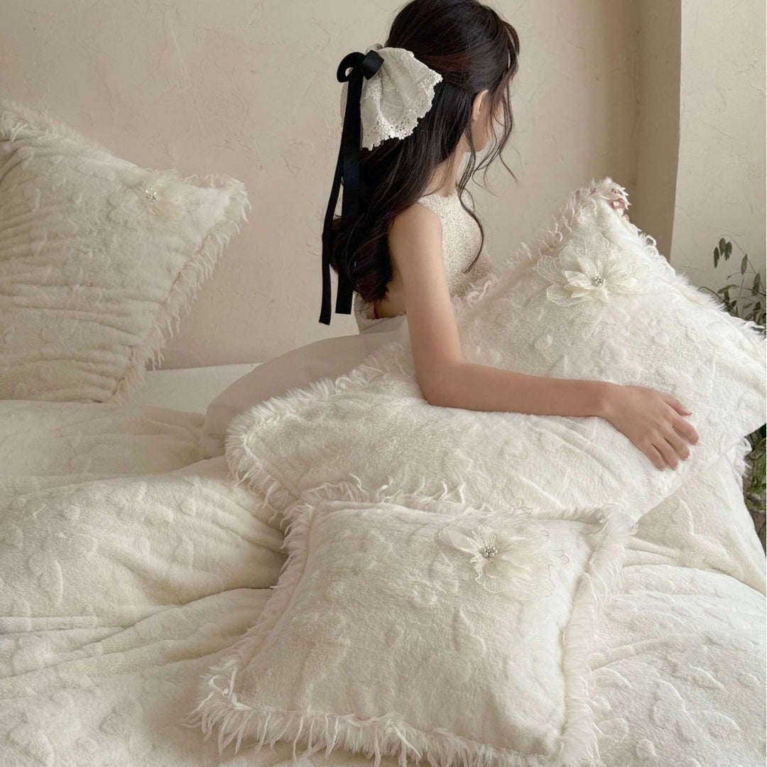 Cozy plush bedding set with fringes and textured relief Kalsten