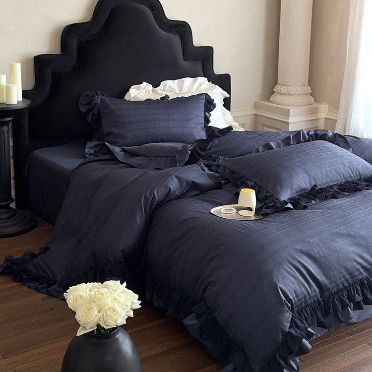 Elegant bedding set with ruffled frill, fine jacquard texture and lace trim