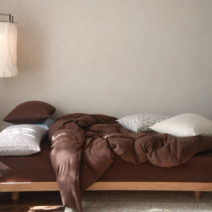 Satin bedding set in luxurious silk look