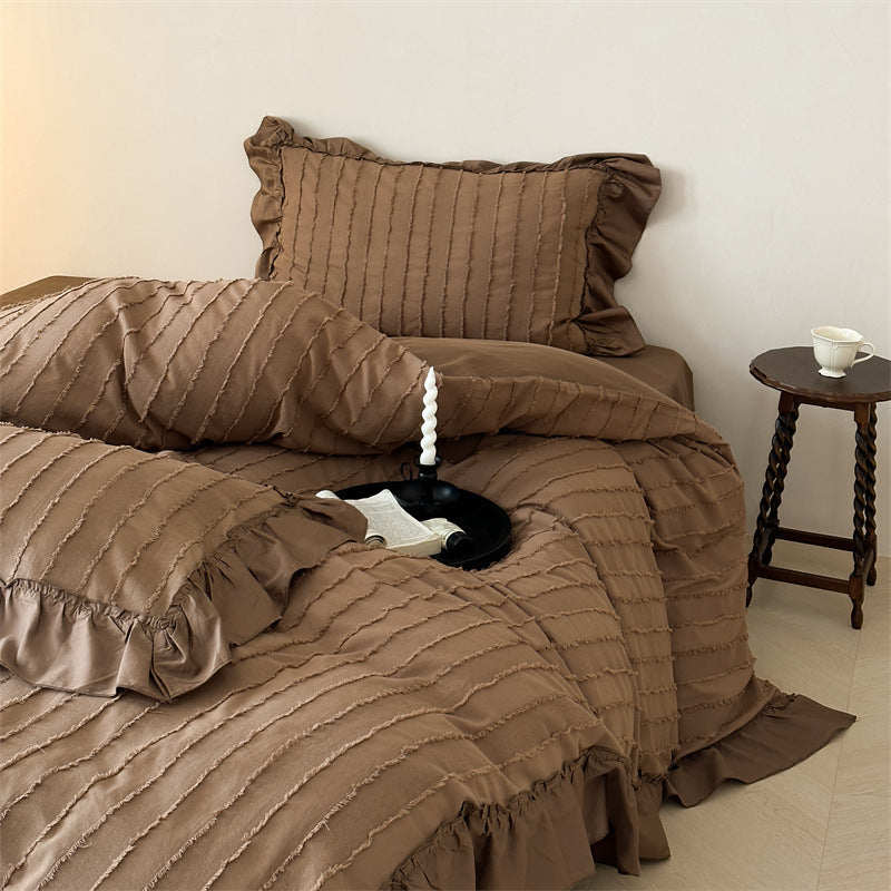 Bedding set with ruffles and ribbed stripe texture