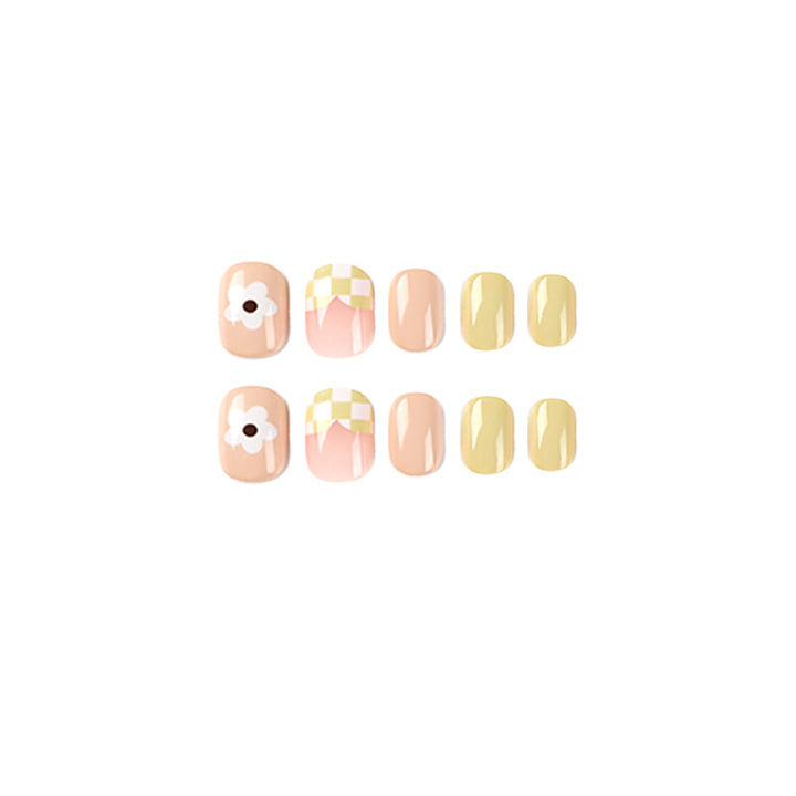 Artful nail art in modern design Kalsten