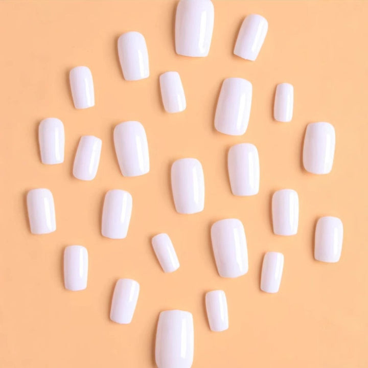Artificial nail set with high-gloss finish and short design Kalsten