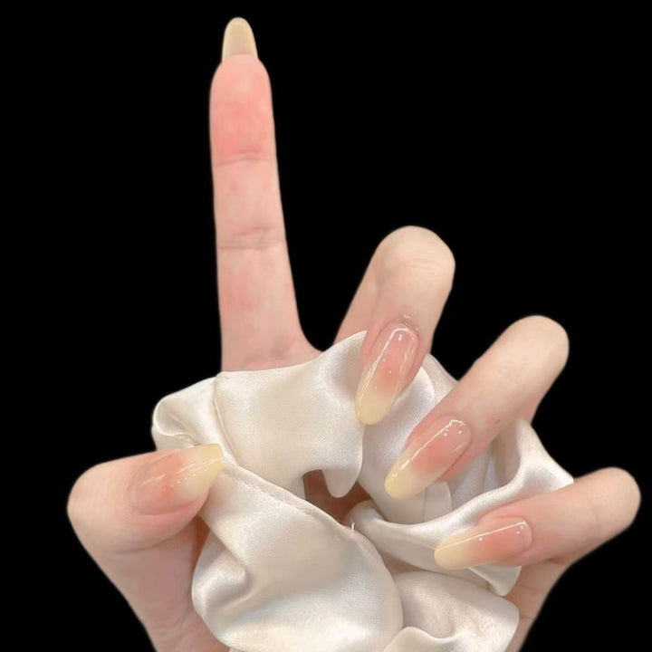 Artificial Nails in Elegant Ombre Design Kalsten