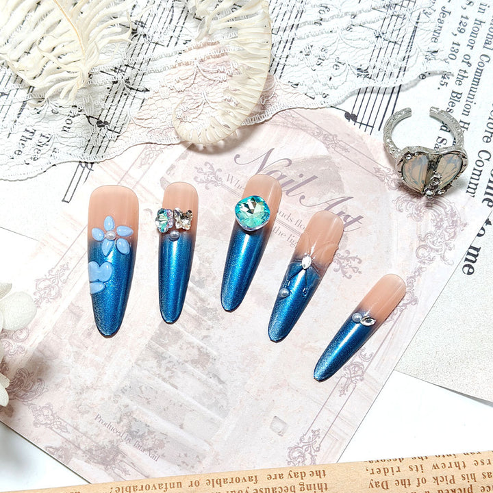 Artificial nails with an elegant glitter and flower design Kalsten