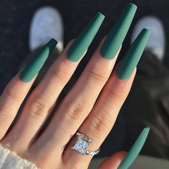 Artistic nails in elegant stiletto design Kalsten