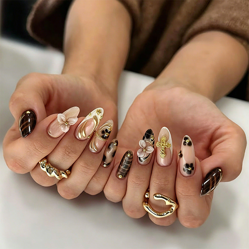 Artificial nails set with elegant gold accents and floral embellishments Kalsten
