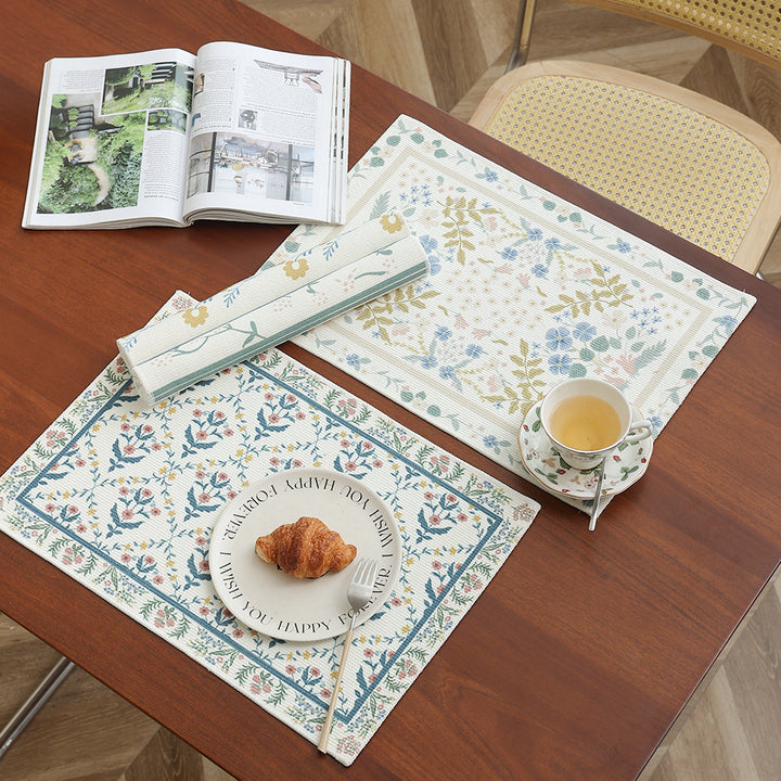 Floral woven bath mat with jacquard structure, absorbent cotton surface and non-slip underside Kalsten