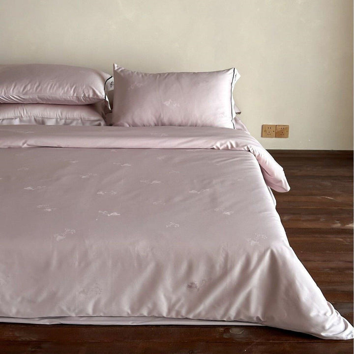 Luxurious cotton satin bedding set with embroidered hem and fine piping