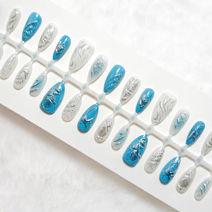 Creative artificial nails with shiny silver and turquoise tones Kalsten
