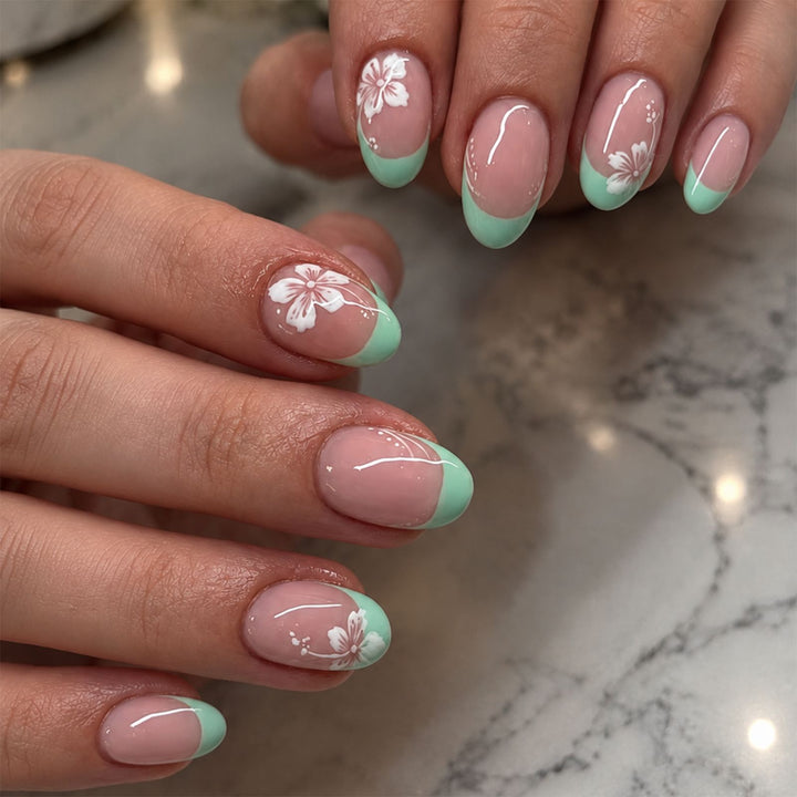 Artificial nail set with stylish floral accents Kalsten