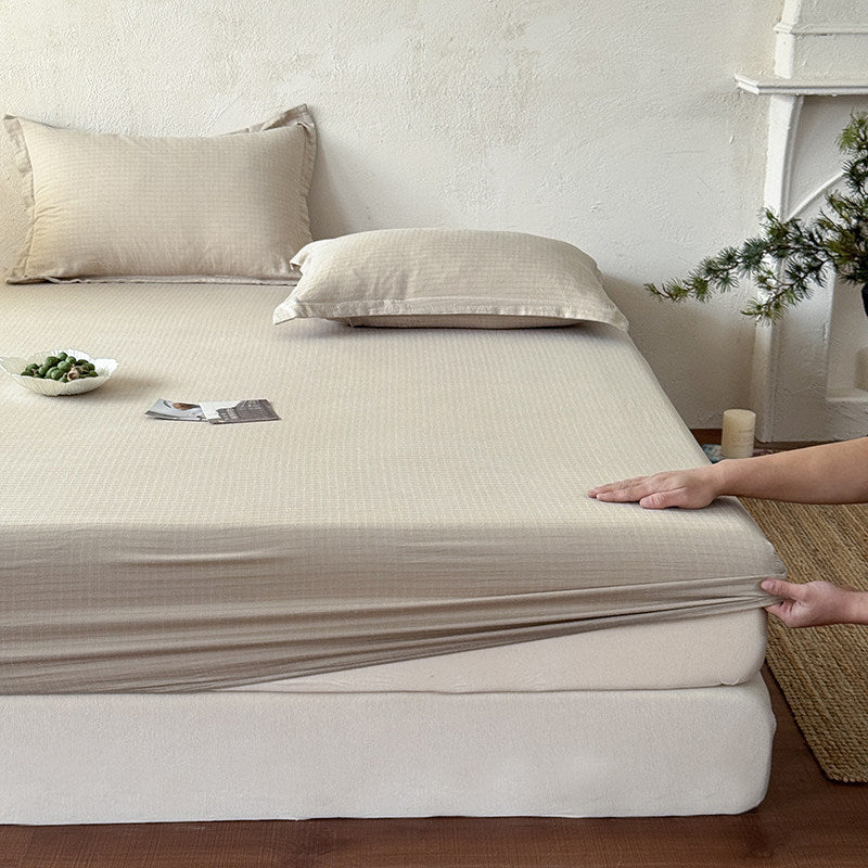 Elastic fitted sheet made of cotton jersey with deep pocket and stretchy all-around elastic