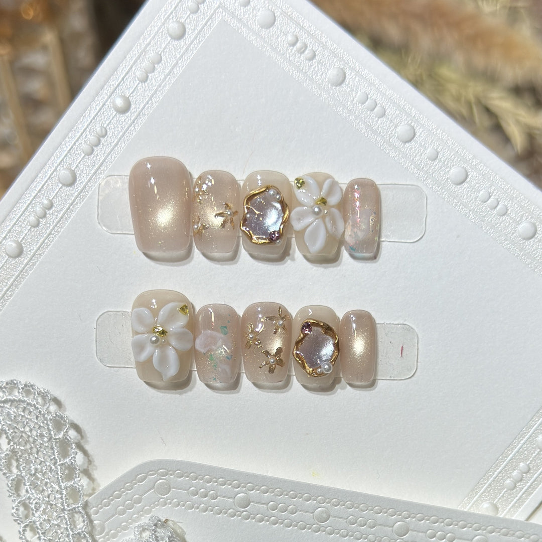 Themed Press-On Nail Art Set with Hello Kitty Designs Kalsten