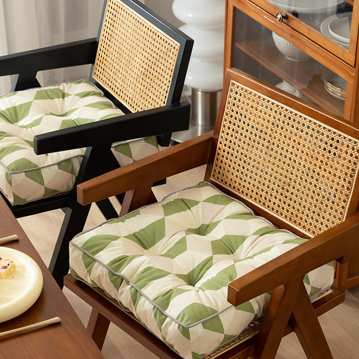 Padded chair cushion with ties and tufted seat Kalsten