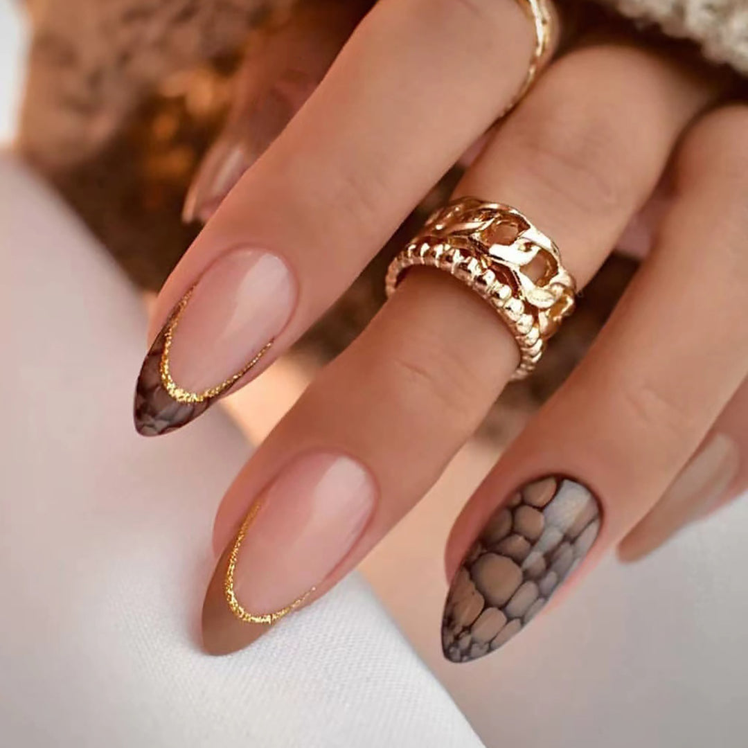Artful stiletto nails with elegant gold decoration Kalsten