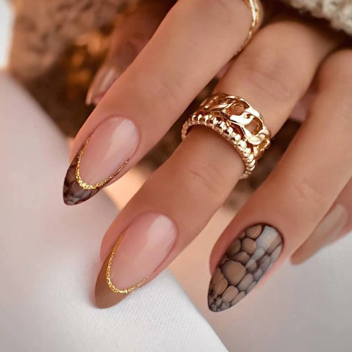 Artful stiletto nails with elegant gold decoration Kalsten