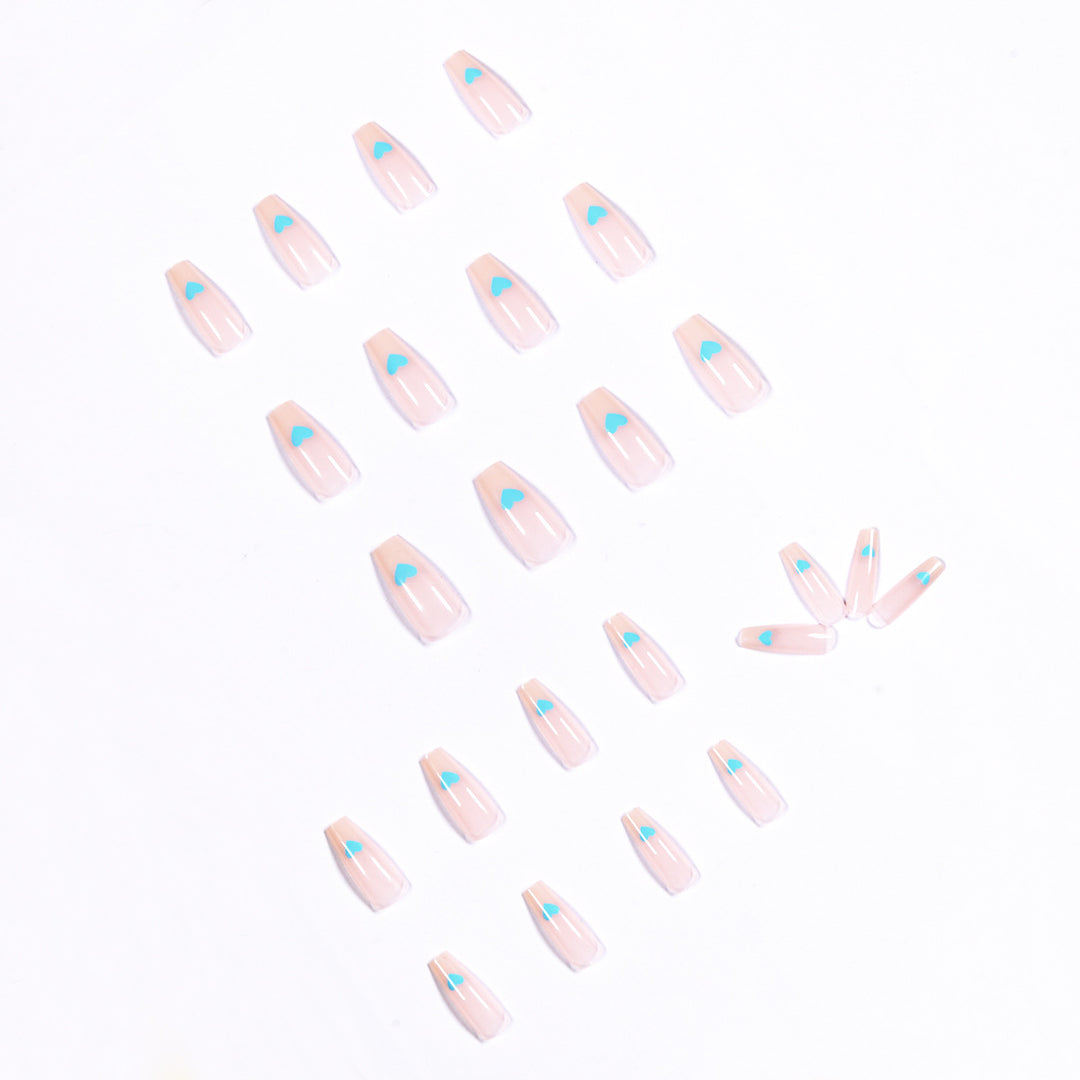 Artful nail art with heart motifs Kalsten