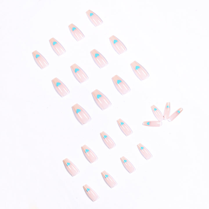 Artful nail art with heart motifs Kalsten