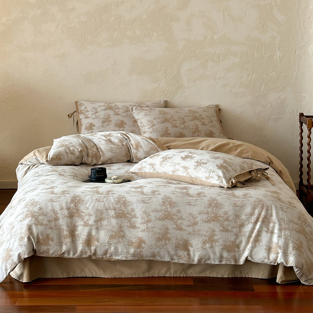 Luxurious bedding set made of cotton satin with floral vintage pattern