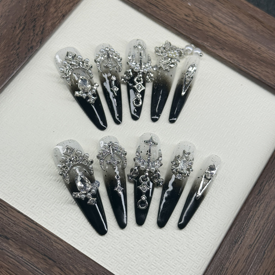 Luxurious Gothic Decorative Press-On Nail Set