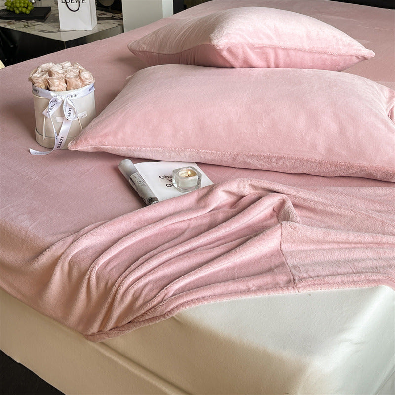 Soft microfiber fitted sheet set with velvety surface and matching pillowcases