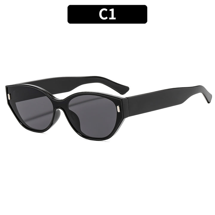 Stylish Cat-Eye Sunglasses with Vintage-Inspired Frame