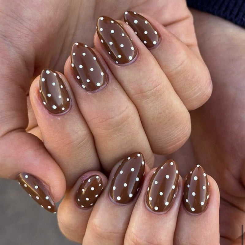 Artificial nail art with playful dots and bows Kalsten