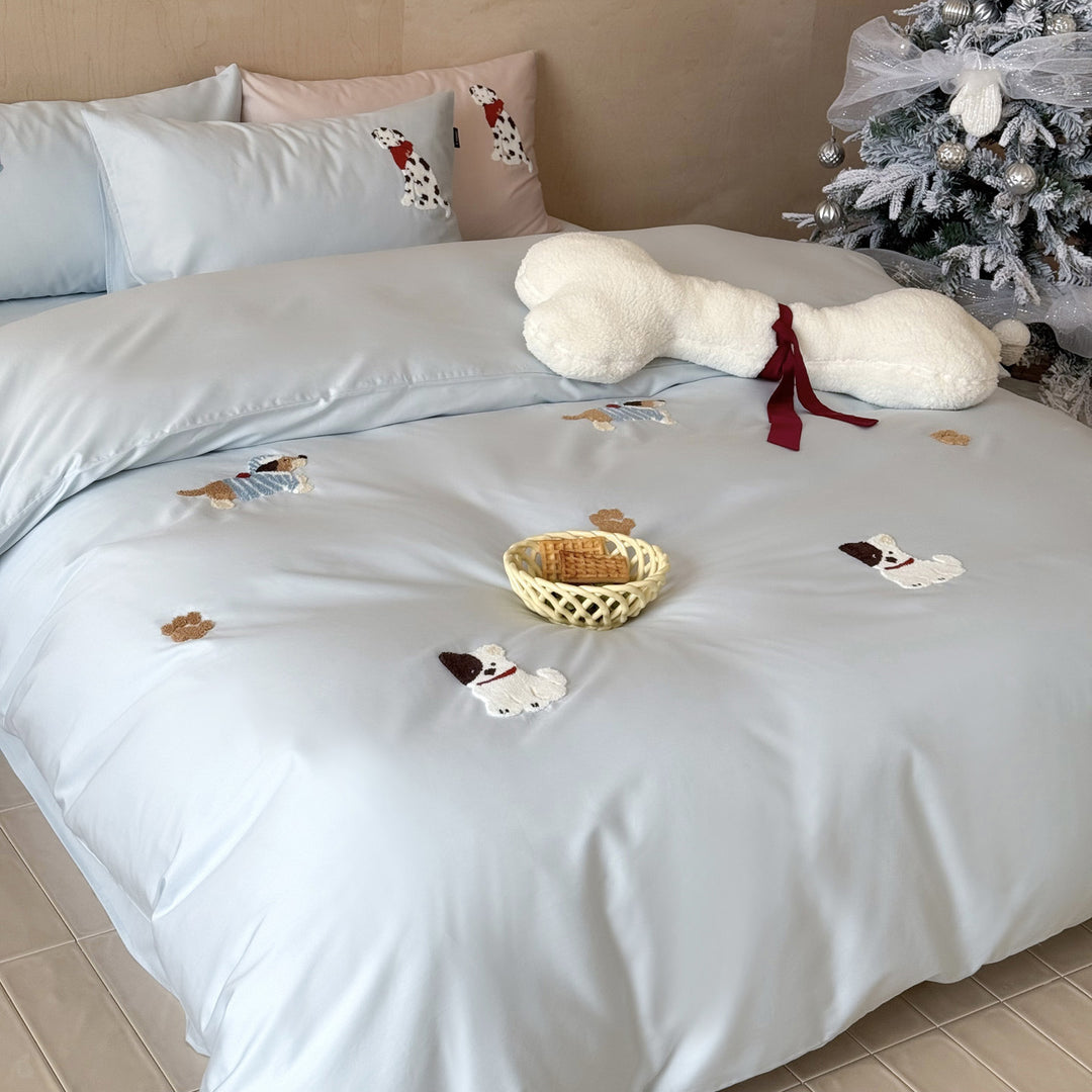 Reversible children's bedding set with embroidered dog motifs and silky soft cotton satin