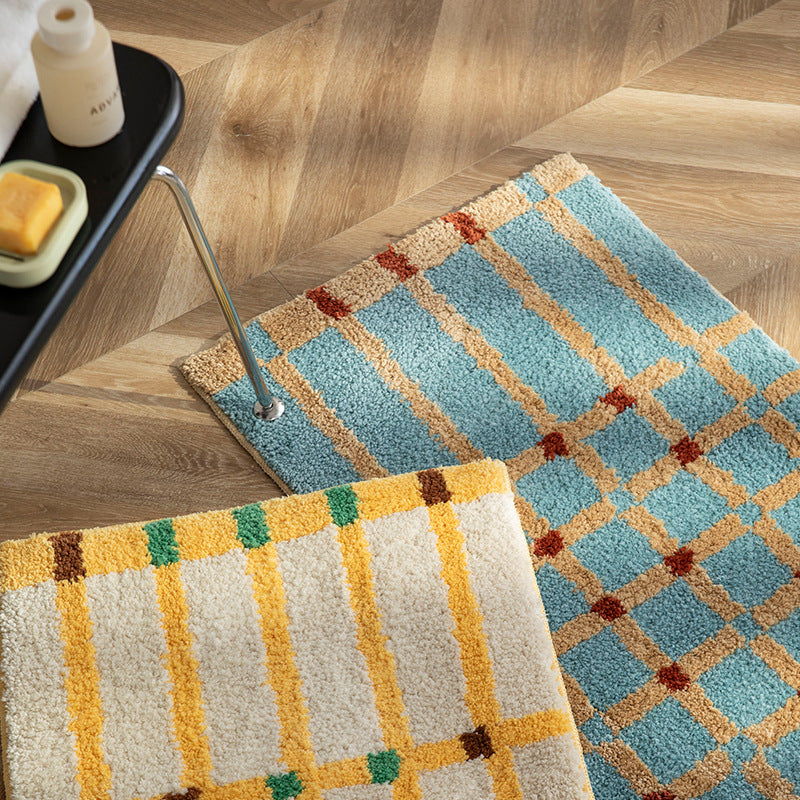 Soft runner bath mat with geometric checkered pattern and non-slip underside Kalsten