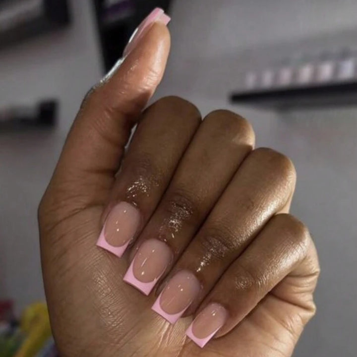 Artificial nail set with modern French tips and elegant shine Kalsten
