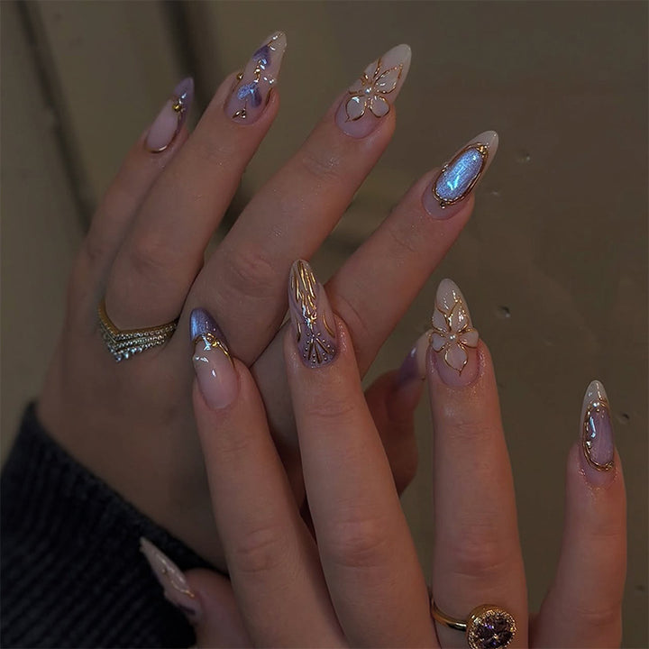 Artful nail set with floral accents Kalsten