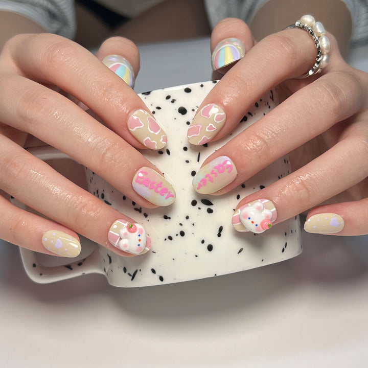 Artful nail extensions with an elegant leaf pattern Kalsten