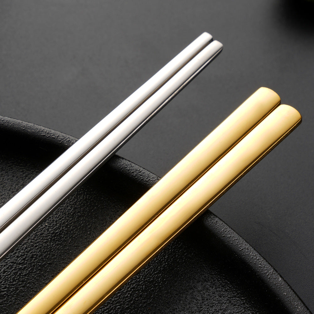 Elegant spoon with ergonomic design and polished surface Kalsten