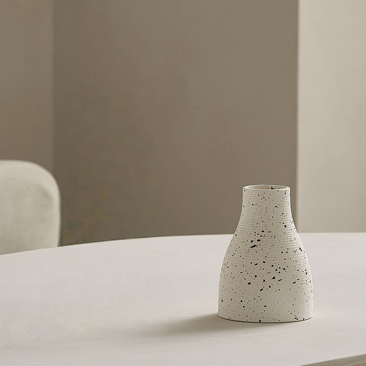 Elegant and Artistic Ceramic Vase Kalsten