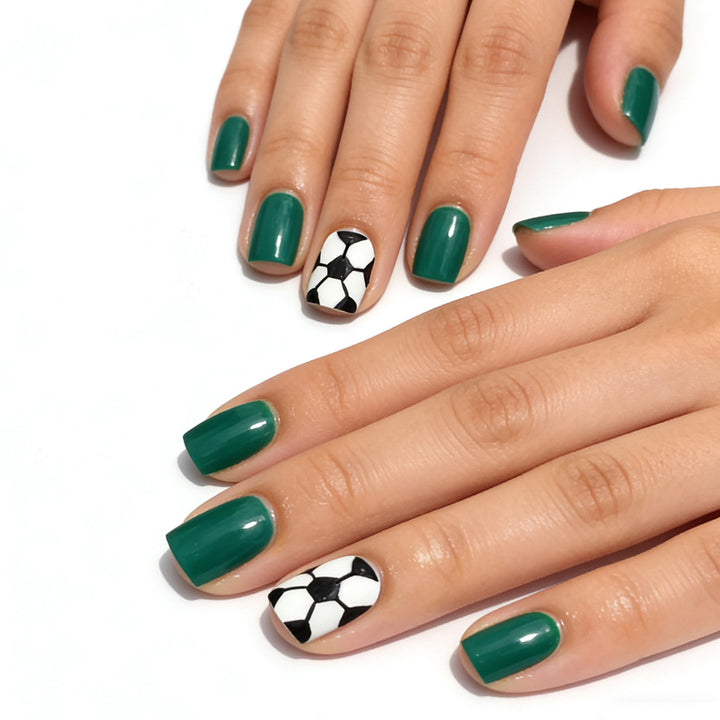 Artificial nails in sporty football design Kalsten