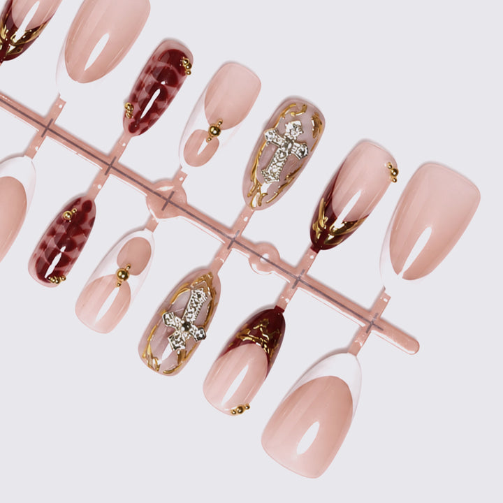Artificial nails with elegant glitter and jewelry details Kalsten