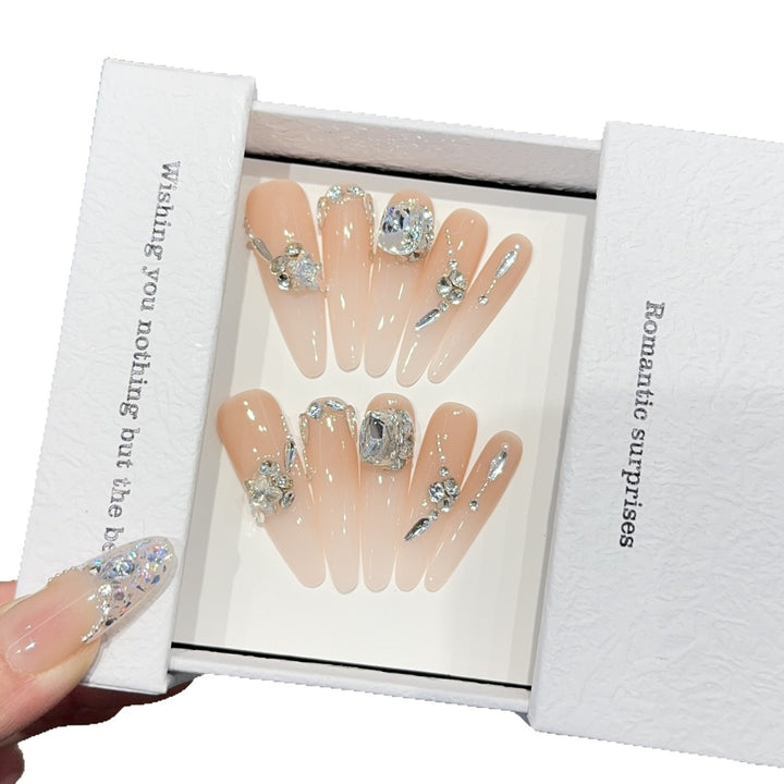 Artificial nails with exclusive rhinestone embellishments Kalsten